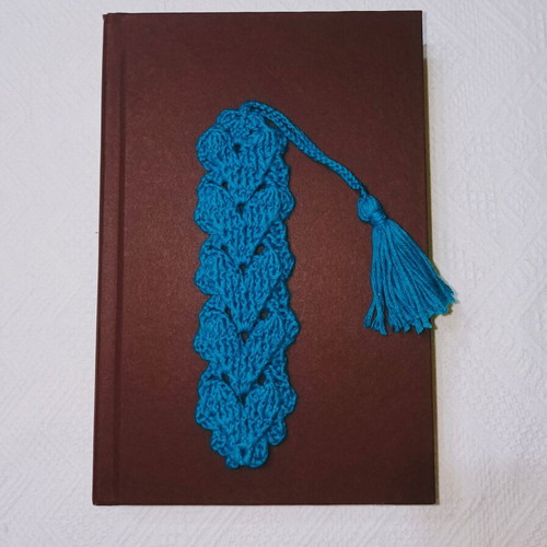Knitted bookmark new with heart pattern and tassel