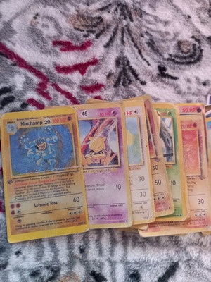 Συλλεκτικές κάρτες Pokemon από την Τουρκία, παλιές και αυθεντικές