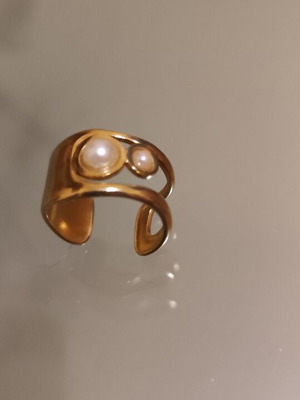 Gold-colored ring with white pearls, stainless steel, like new