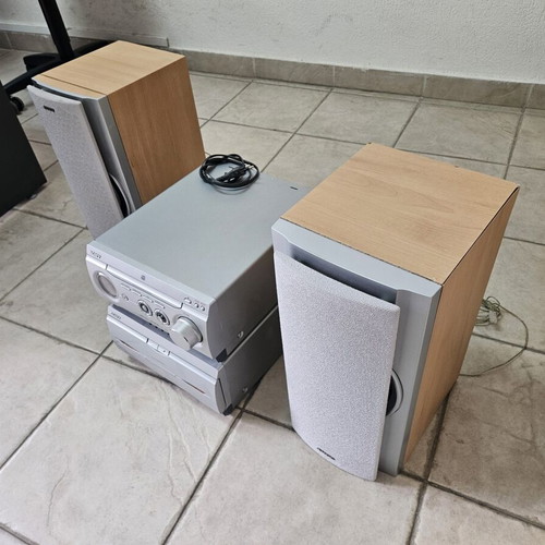 Sony MHC-W25 Mini Hi-Fi Stereo System used with speakers