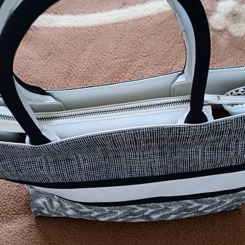 Hispanitas handbag used, black and white