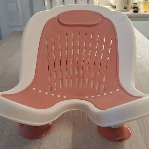 Foldable baby bath with silicone back and non-slip bases