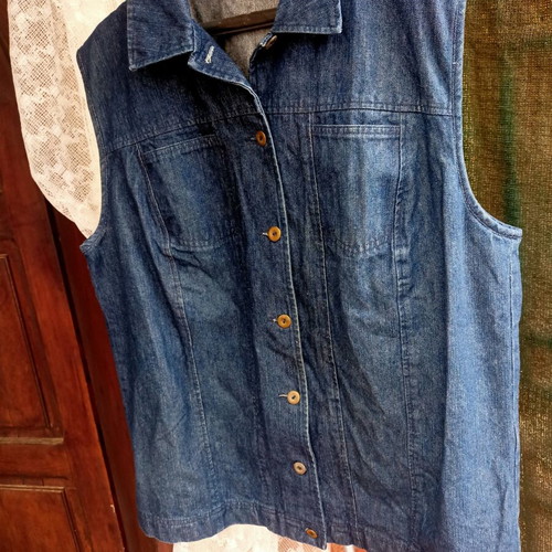 Gina Licardo denim vest like new, size 50, blue