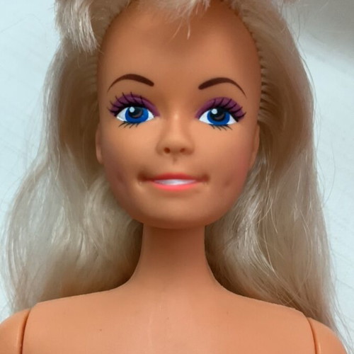 Doll used with one detachable leg, clean and fragrant hair