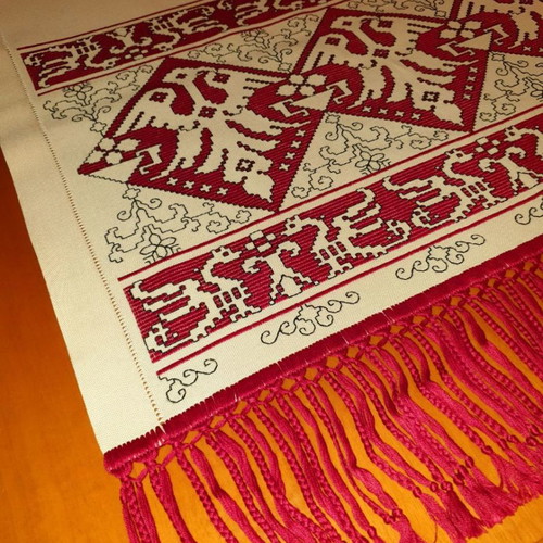 Table runner solid bordeaux and black on beige itamina new 180x65 cm