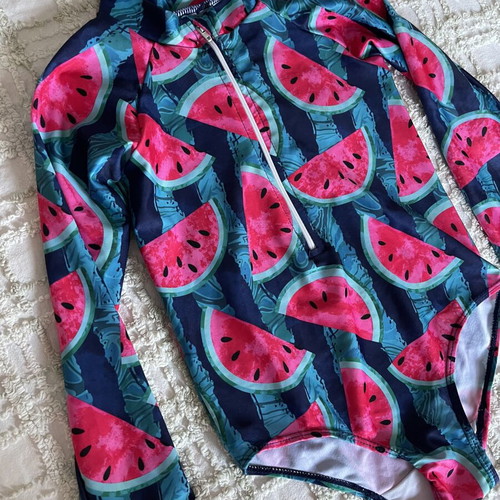 Girls' swimsuit with long sleeves like new, sun protection, size 7-8 years