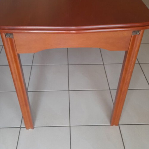 Kitchen table used, extendable, no chairs