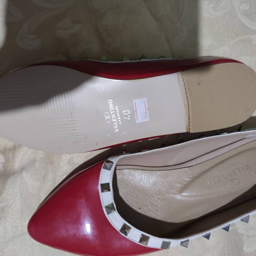 Valentina Karavani No 40 like new