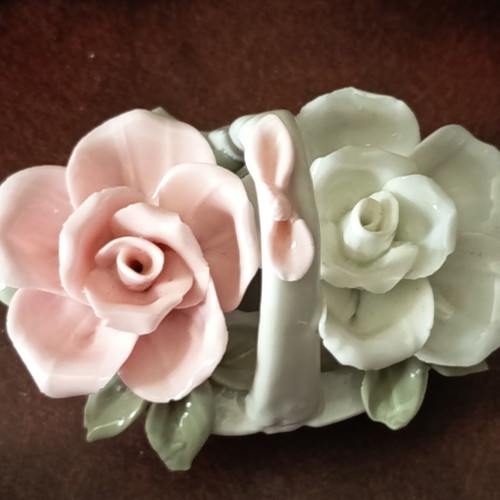 Porcelain rose set with resin flowers, like new