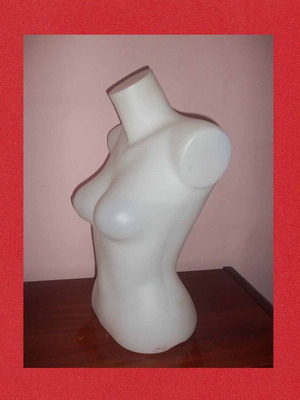 Κούκλα γυναικεία βιτρίνας μεταχειρισμένη, ύψος 40x61 cm για διακόσμηση