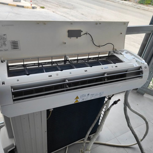 Inventor Comfort MFVI32-24 24,000 BTU air conditioner like new with free 12'' Equation