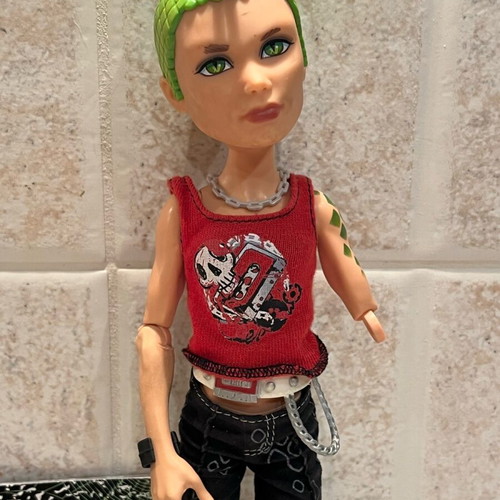 Monster High Deuce Gorgon doll used with missing left hand tip