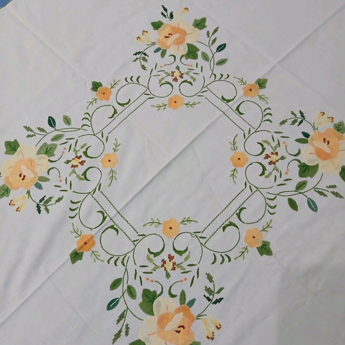 Vintage machine embroidered tablecloth like new, 80×80 cm