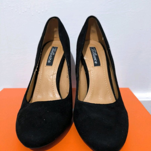 Suede black pumps size 37 like new