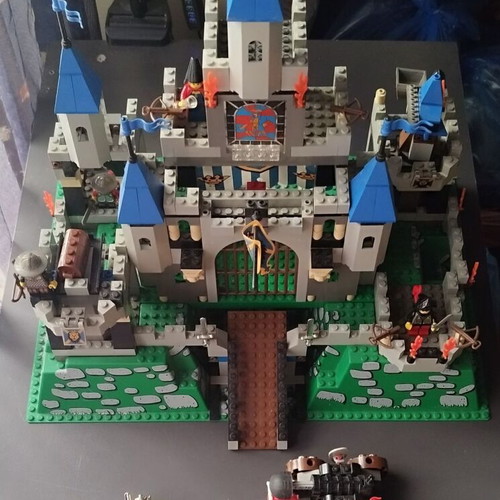 Lego 6098 King Leo's Castle used in good condition