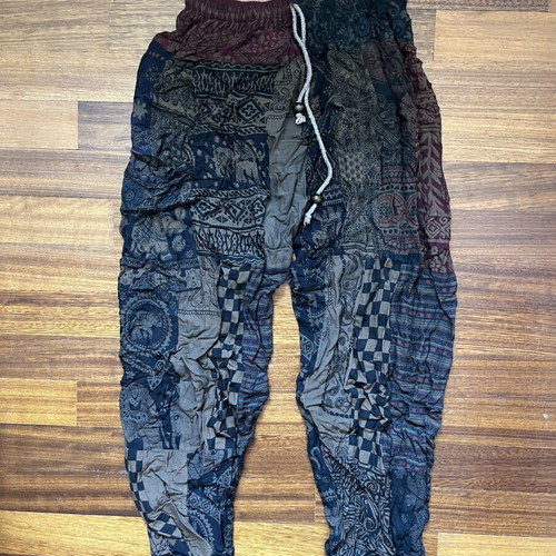 Pants with patterns used, elastic waist and drawstring, lightweight fabric