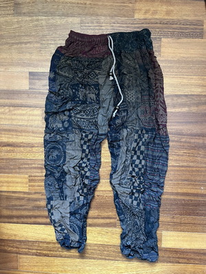 Pants with patterns used, elastic waist and drawstring, lightweight fabric