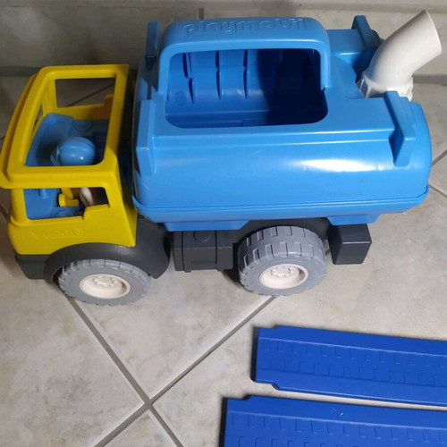 Playmobil Water Tank Truck 9144 like new