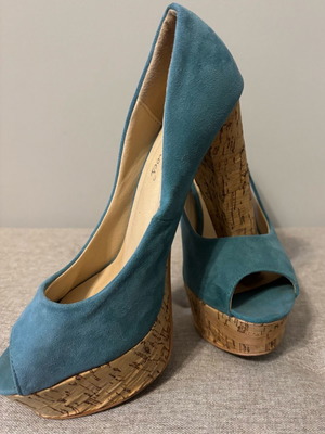 Green suede platform pumps used with cork heel, size 38