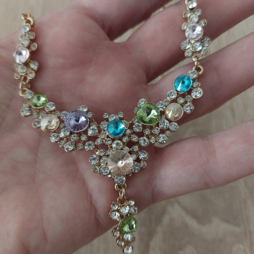 Women's Necklace with Pearls like new, gold tone
