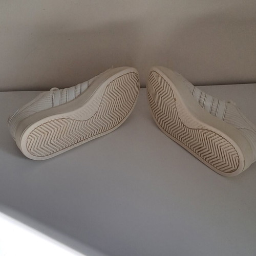 Adidas Cloud Foam Comfort Sneakers Off-White Size 41 1/3 Like New