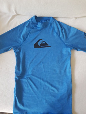 Quiksilver T-shirt like new, size L, black and blue