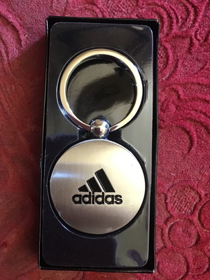 Κλειδοθήκη adidas καινούργια, ασημί