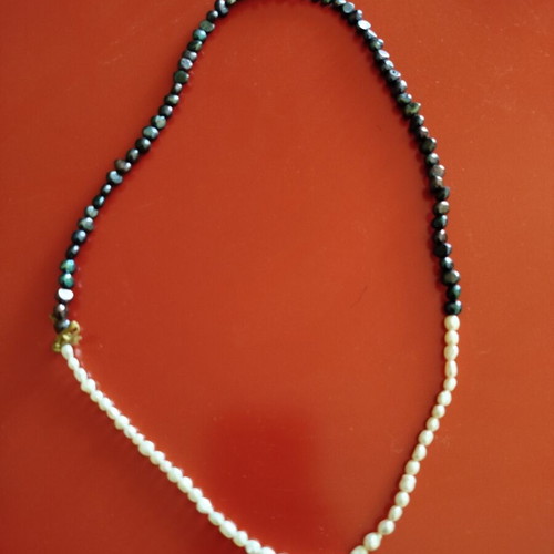 Necklace with natural cultured pearls, like new, black and white
