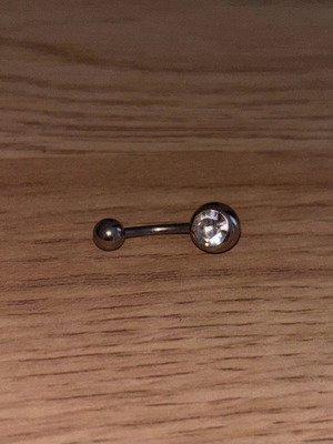 Navel piercing like new that does not tarnish