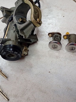 Kia Rio 2002-5 set of 3 used locks