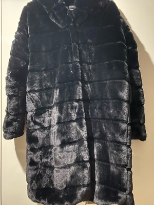 Black eco fur very soft with hood like new