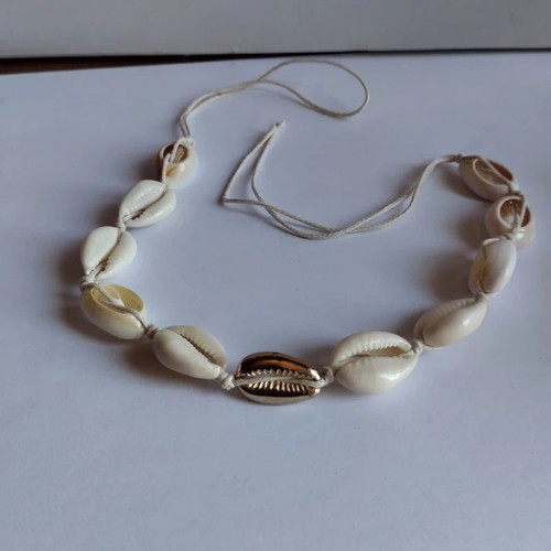 Shell anklet with gold shell center, adjustable length