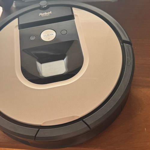 I Robot Roomba robotic vacuum like new, gold and black