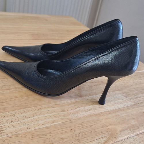 Black leather 60's style pumps like new, size 36