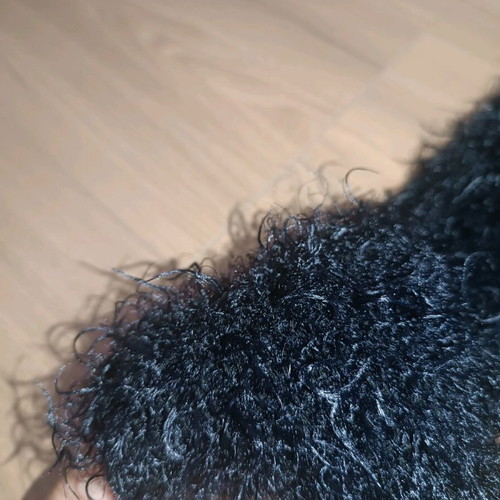 Black women's medium fluffy sweater like new