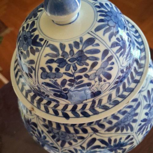 Chinese style porcelain vase like new, 15 cm height, 24 cm circumference