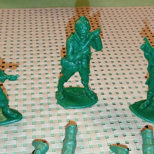 Vintage Plastic Military Figures pack of 7, like new