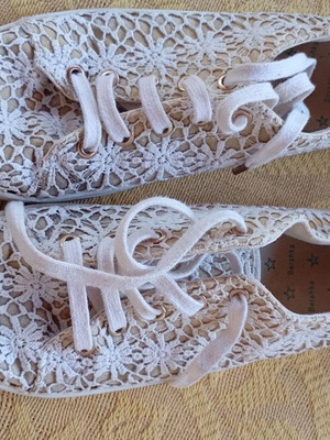Bershka lace white shoes size 39