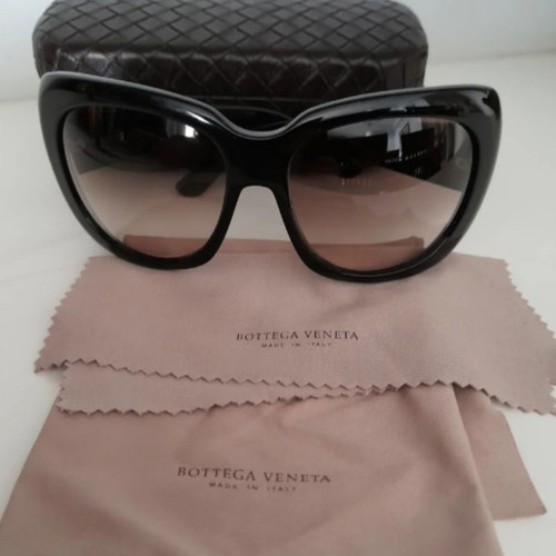 Bottega Veneta Sunglasses like new, black oversized acetate frame