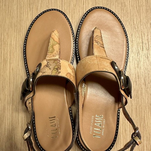 Alviero Martini 1ª Classe Geo Classic leather sandals size 38 like new
