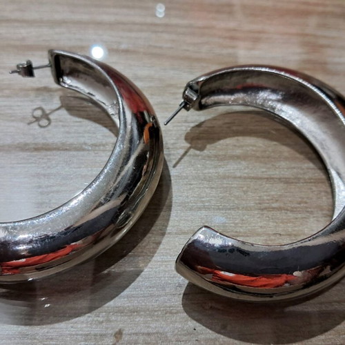 Large hoop earrings like new