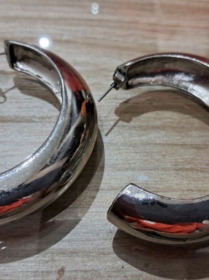 Large hoop earrings like new