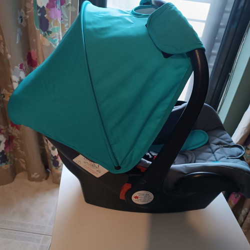 Car seats for newborns used, excellent condition, set of 2