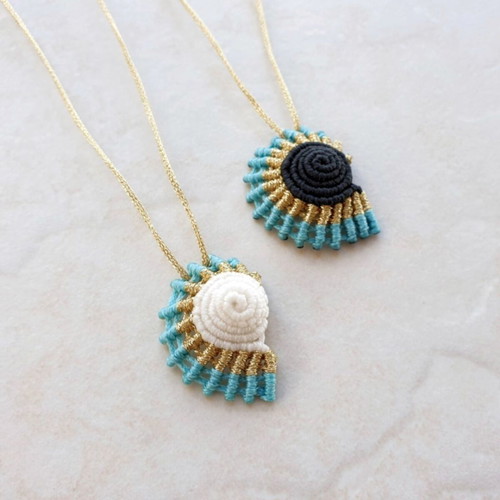 Women’s handmade nautilus shell necklace new, black and gold