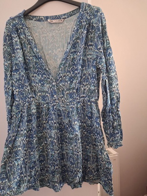 Zara short dress size L like new, white and blue