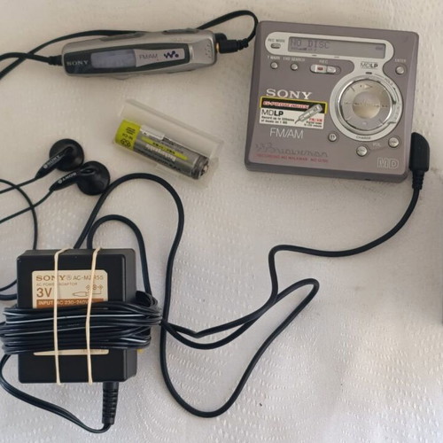 Sony MD Walkman MZ-G750 with remote, 5 discs, power supply, and battery