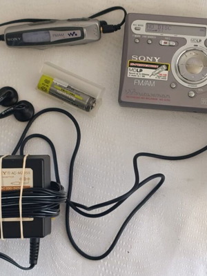 Sony MD Walkman MZ-G750 with remote, 5 discs, power supply, and battery