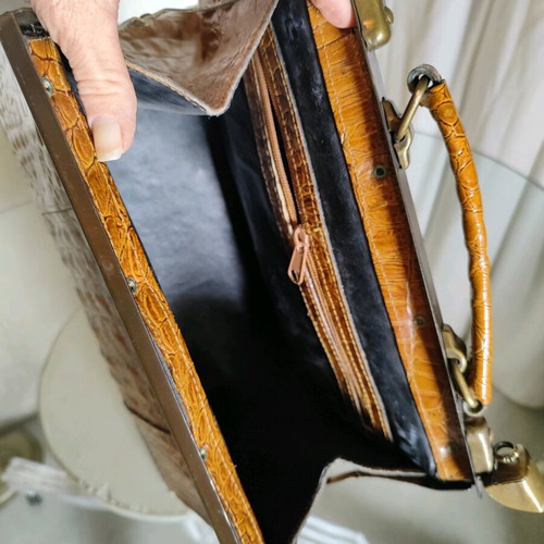 Leather vintage handbag brown like new with small defect