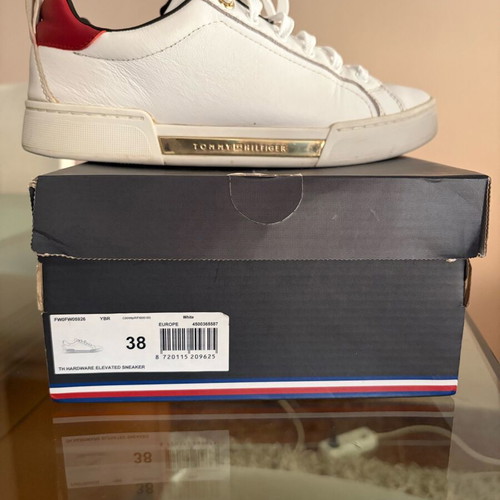 Tommy Hilfiger leather sneakers used, size 38, white