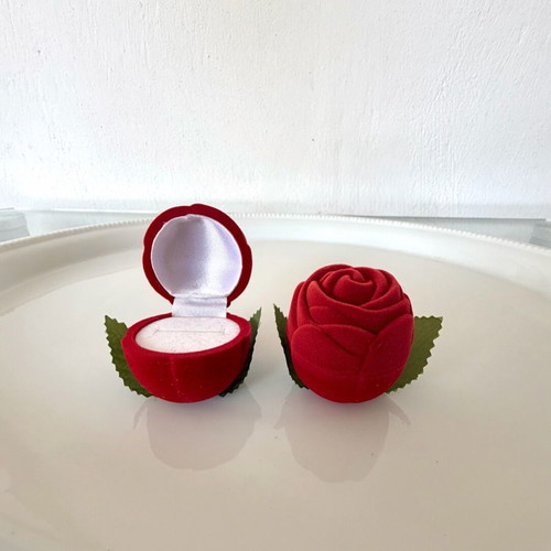 Velvet ring box in red rose shape new